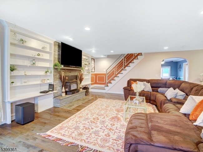 Building Photo - 2 Papakating Rd