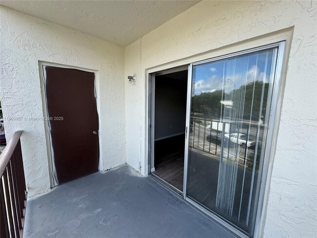 Building Photo - 3300 S Dixie Hwy