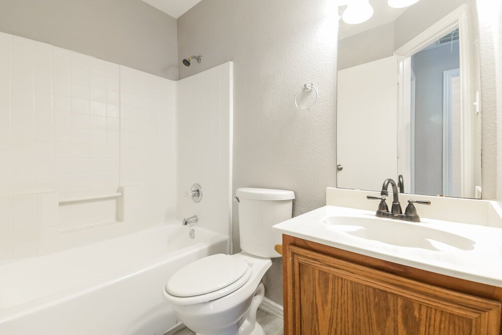 Building Photo - 2504 Castle Ridge Dr