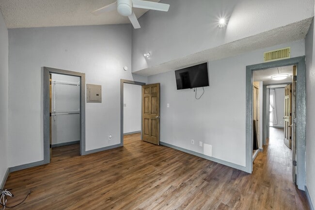 Building Photo - 12900 Walden Rd