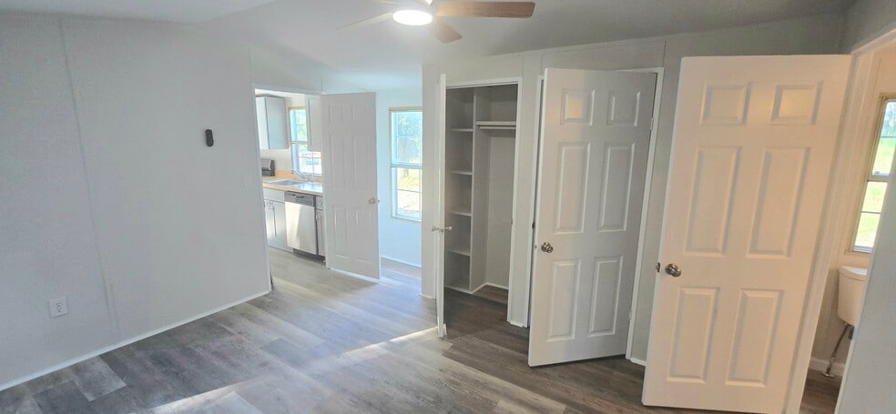 Building Photo - 968 Cy Cir