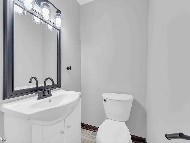 Building Photo - 135 W Bagley Rd