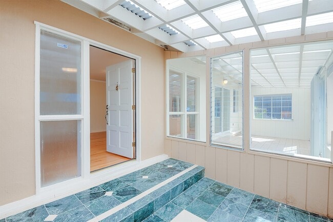 Building Photo - 2280 Rollingwood Dr