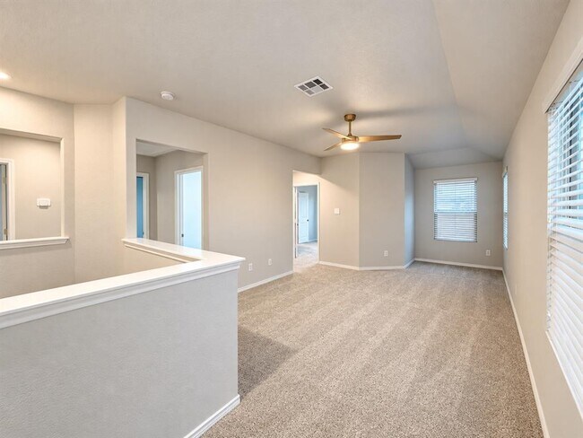 Building Photo - 117 Open Sky Wy