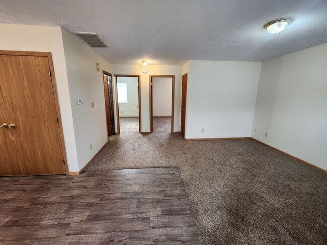 Building Photo - Updated 2 Bedroom Duplex on North Side