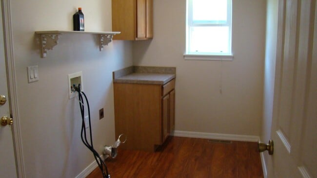 Building Photo - 1507 Anny Dr W