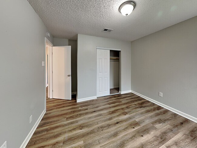 Building Photo - 3 BR/2BA | Newly Renovated Single Family in Dallas | Fenced Backyard | Located Near The Great Tri...