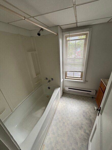 Building Photo - 450 Chestnut St