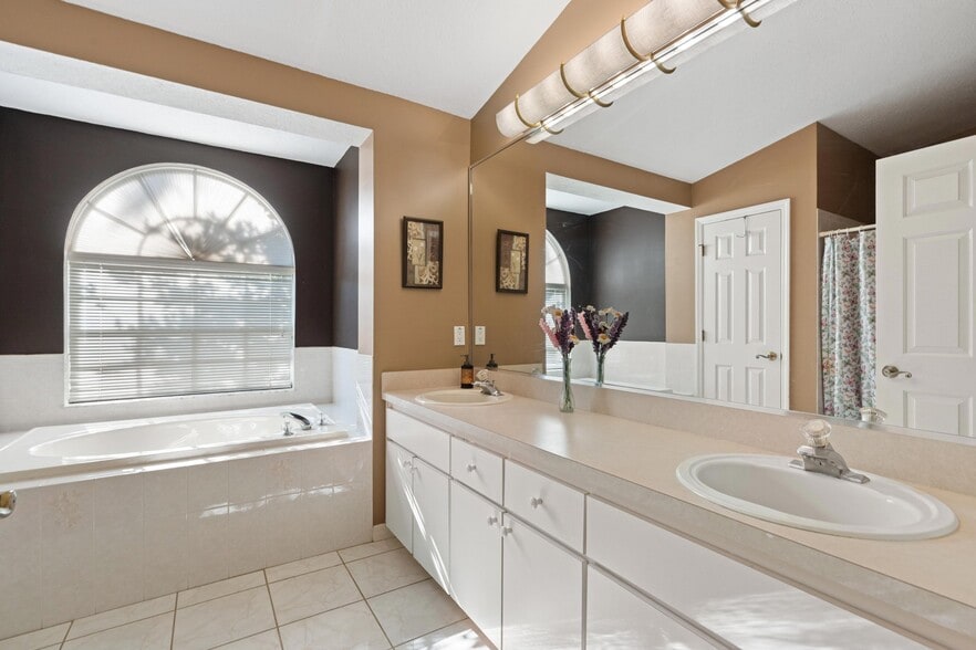 Building Photo - 5147 La Plata Dr