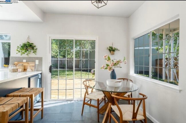 Building Photo - 5 Stuart Pl