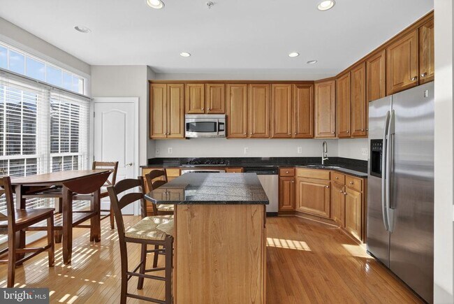 Building Photo - 43789 Water Bay Terrace