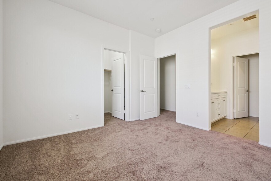 Building Photo - 141 Eureka Pl