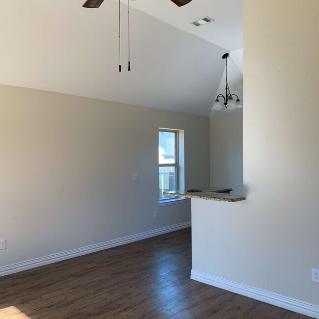 Building Photo - 409 Maple Row