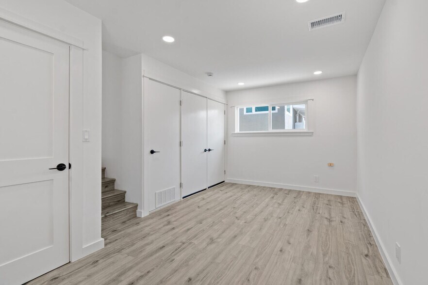 Building Photo - 510 24th St