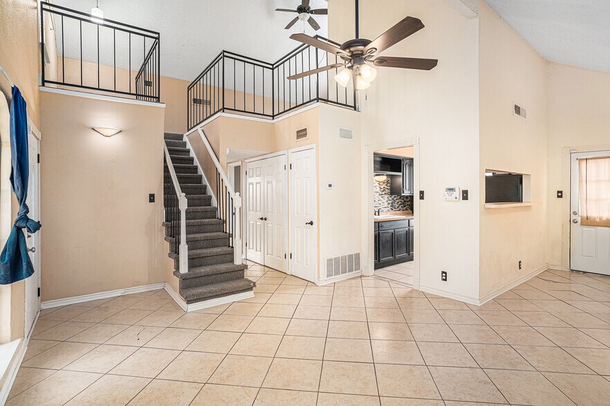 Building Photo - 14925 Moss Gln