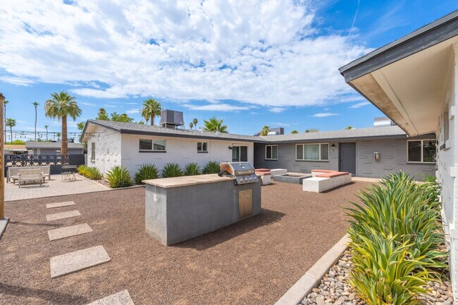 Building Photo - 3307 N 66th Pl