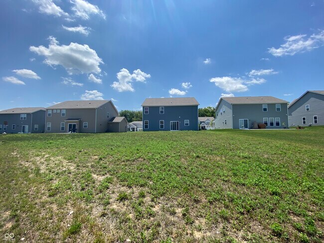 Building Photo - 5668 Grosbeak Dr