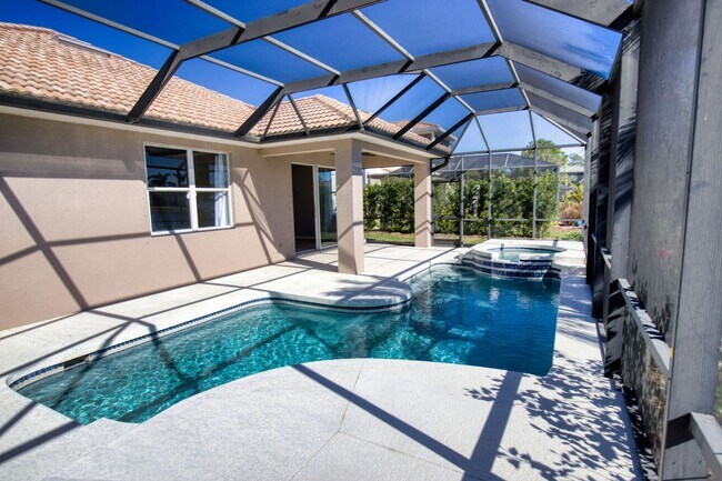 Building Photo - Annual Pool Home in The Stoneybrook Community of Venice!