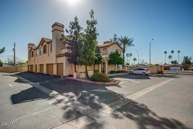 Building Photo - 2992 N Miller Rd