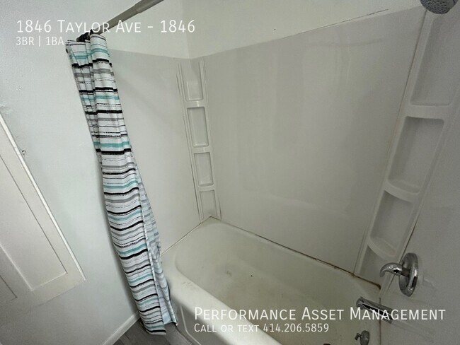 Building Photo - Glorious 3 Bedroom Lower in Racine