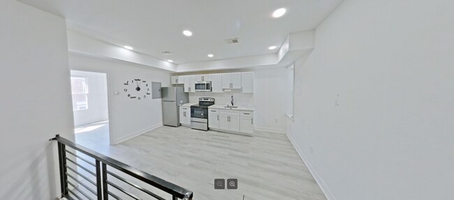 Building Photo - 3331 N Howard St