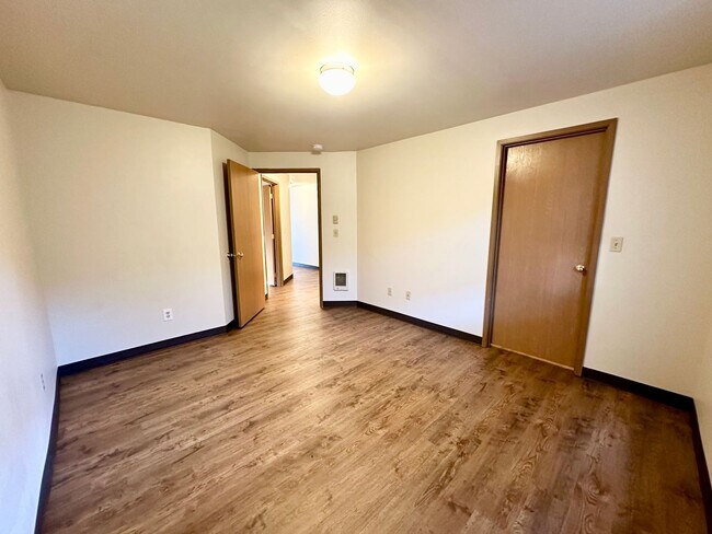 Building Photo - 808 Juniper Ave