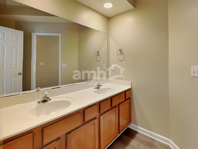 Building Photo - 2023 Jerimouth Dr