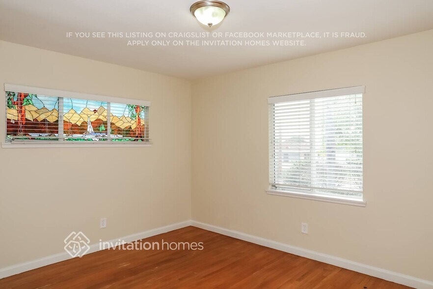 Building Photo - 5197 N Mountain View Ave