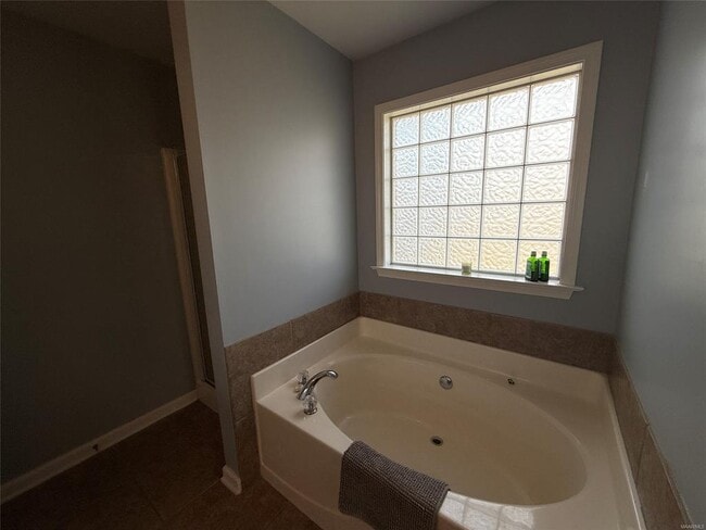 Building Photo - 650 Little Farm Rd