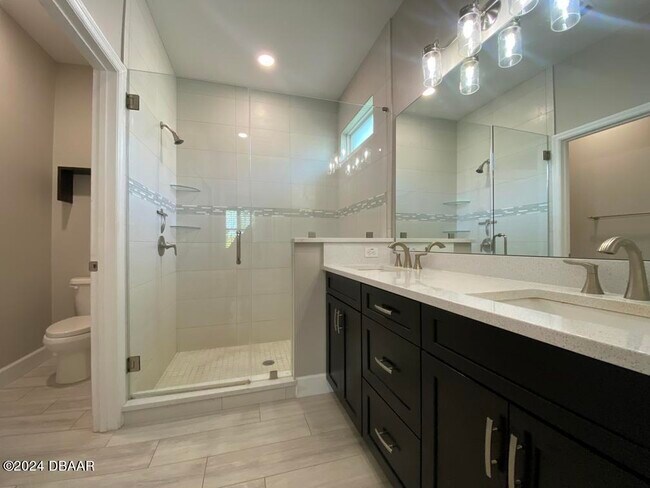 Building Photo - 272 Catriona Dr