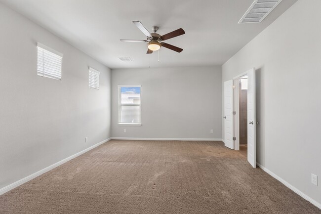 Building Photo - 3 Bedrooms and 2.5 Bathrooms located in Ca...