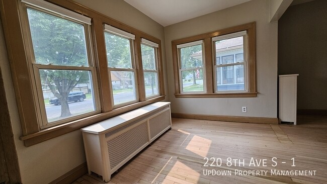 Building Photo - 220 8th Ave S
