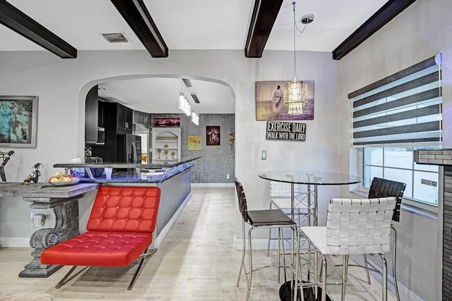 Building Photo - 2000 Jackson St