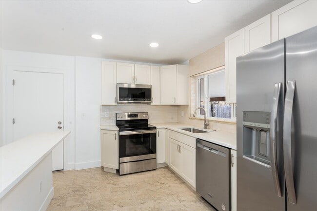 Building Photo - 1465 S Eaton St