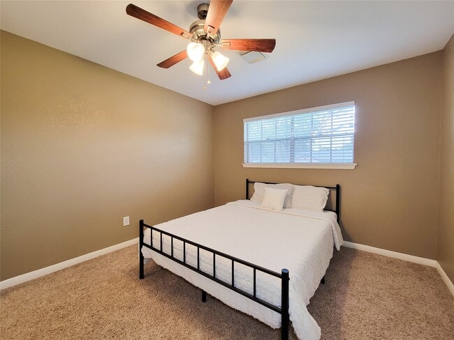 Building Photo - 2115 Forest Oaks Dr