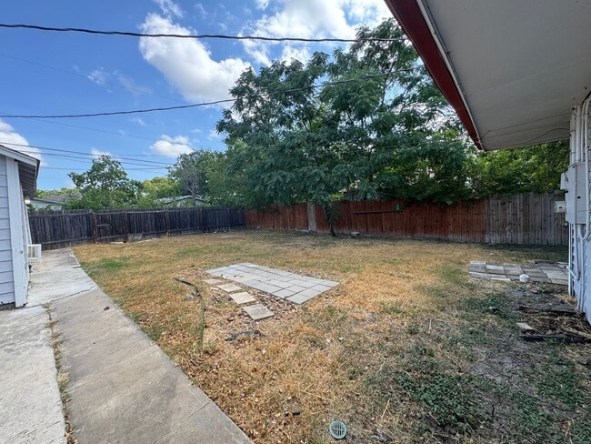 Building Photo - Stylish and Spacious 4-Bedroom Home PLUS Casita/In-Law (with kitchen/living/bedroom/bath)