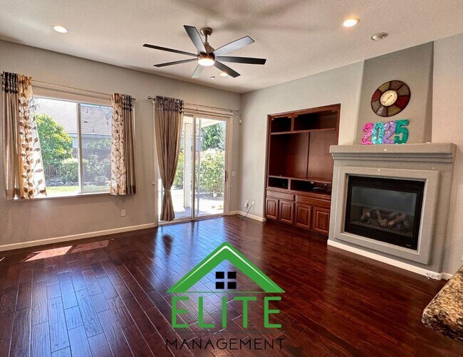 Building Photo - Stunning 4-Bedroom, 3.5-Bath Home