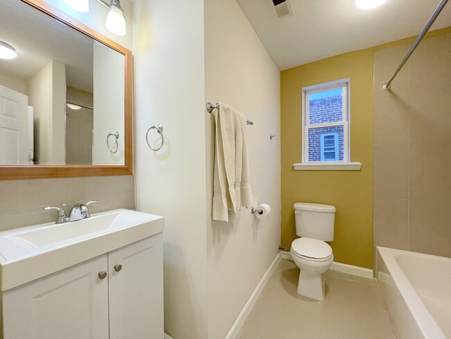 Bathroom - 1541 Devereaux Ave