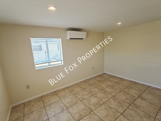 Building Photo - 3020 N Park Ave