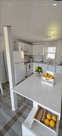 Building Photo - Charming Studio Unit for Lease – Cozy Livi...