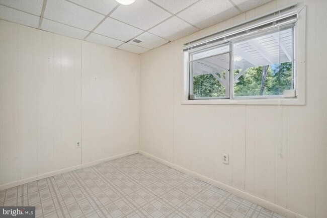 Building Photo - 8501 Canterbury Dr