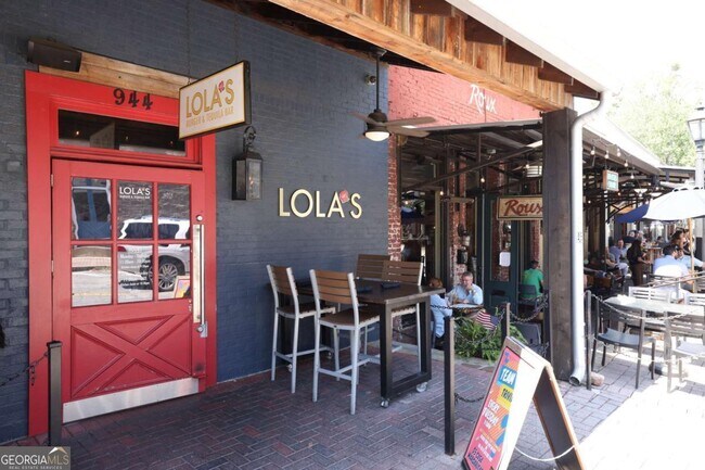 Building Photo - 190 Thompson Pl