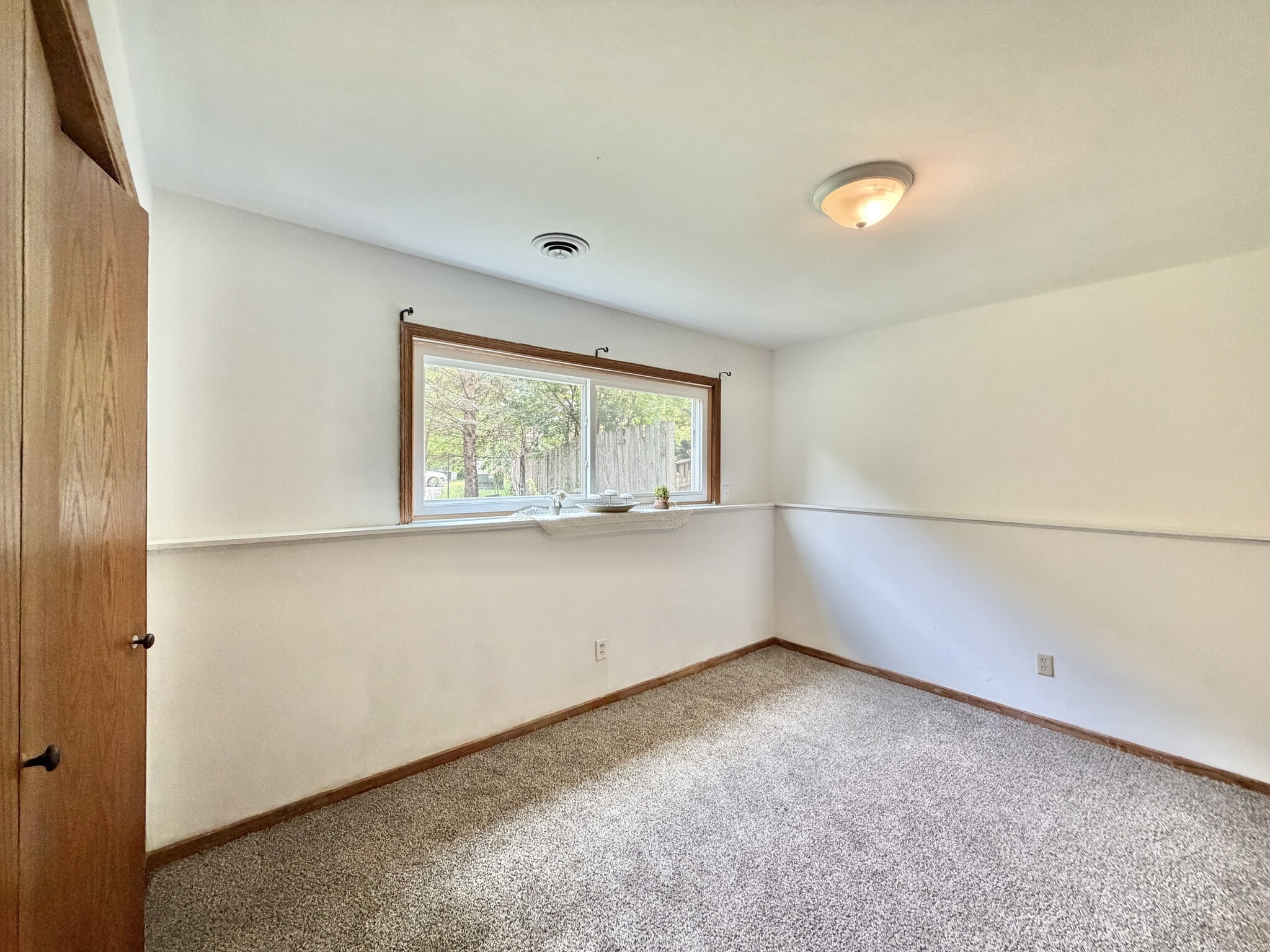 Building Photo - 2658 Chesapeake Dr