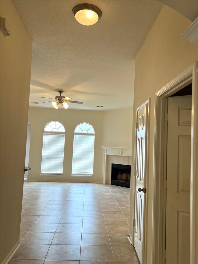 Building Photo - 442 Pinewood Ridge Dr