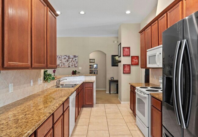 Building Photo - 12822 Lakeshore Dr