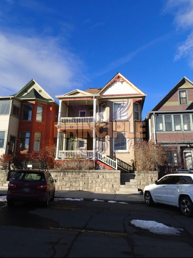 Primary Photo - 805-807 W Galena St