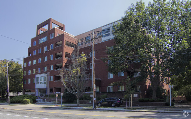 Building Photo - Waterbridge Condominium