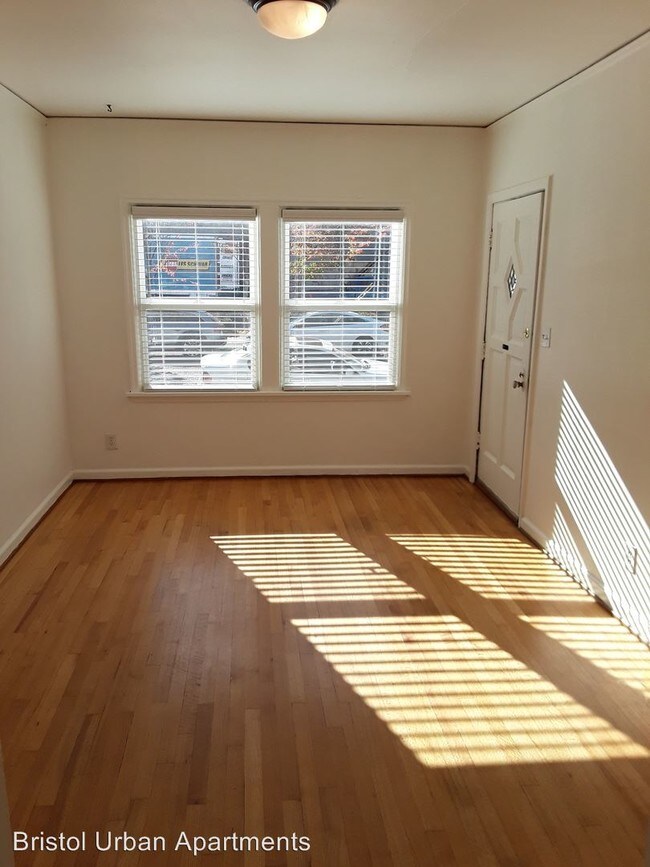 Building Photo - 727 NE Schuyler St