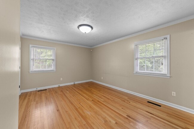 Building Photo - 204 McNeil Rd