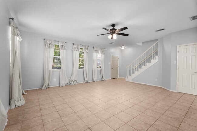 Building Photo - 2131 Kemah Village Dr
